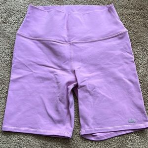 Alo Airbrush Shorts. Size medium. Lilac/lavender.